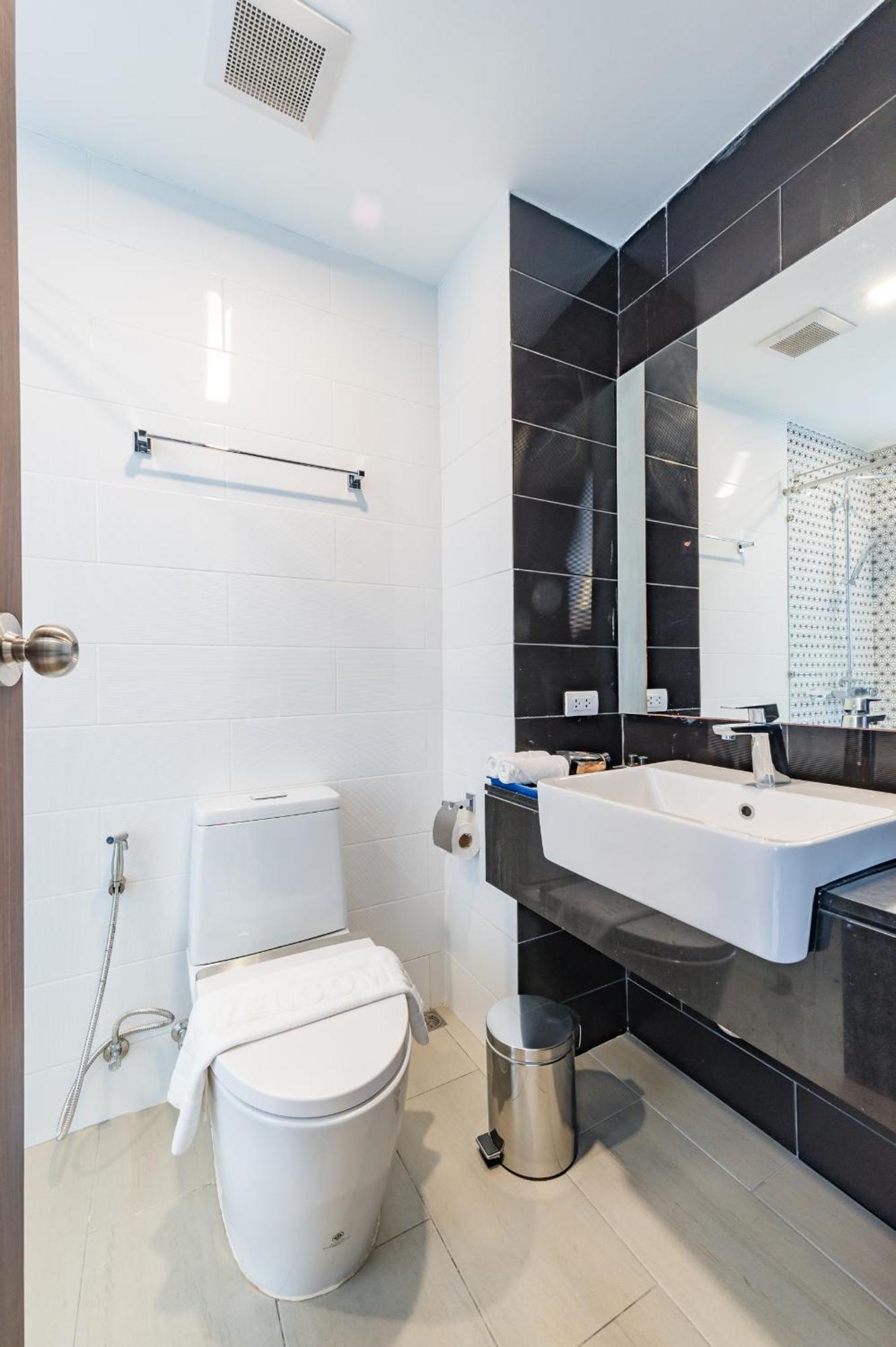 Wyndham Royal Lee Phuket Hotel Nai Yang Beach Екстериор снимка